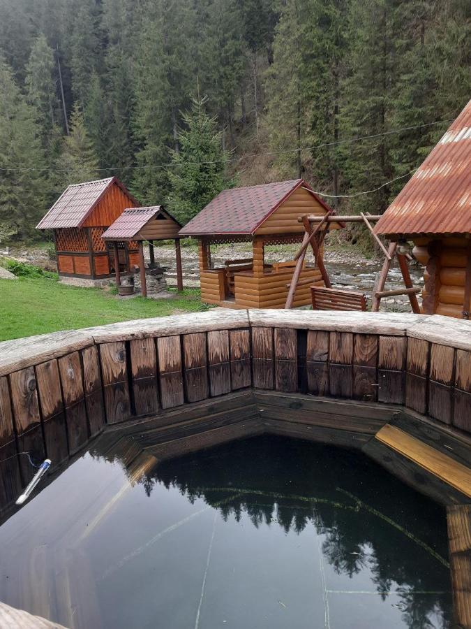 Крайня Хата Hotell Synevyrsʼka Polyana Eksteriør bilde